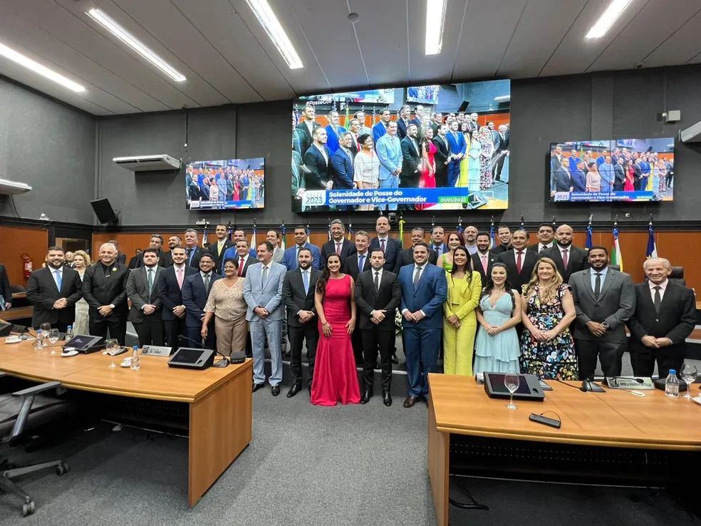 Edilson Damião, Antonio Denarium e deputados estaduais após tomar posse como governador de Roraima. Foto: Caíque Rodrigues/g1 RR
