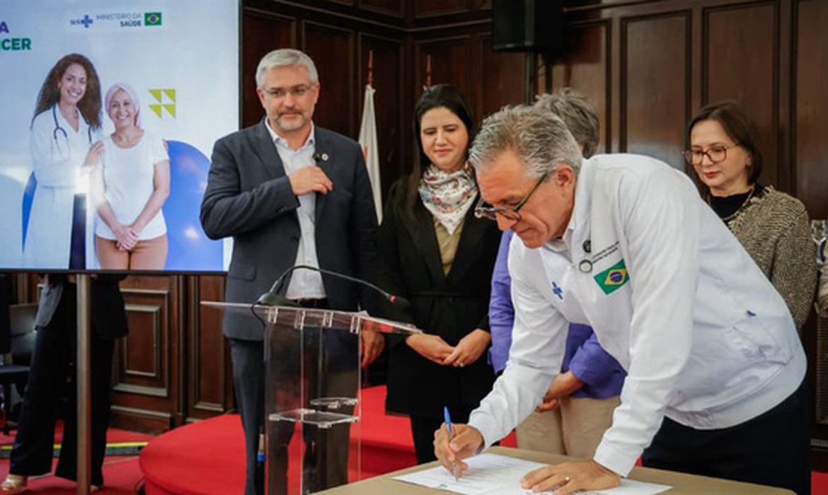 Saúde inicia oferta de novos medicamentos oncológicos no SUS