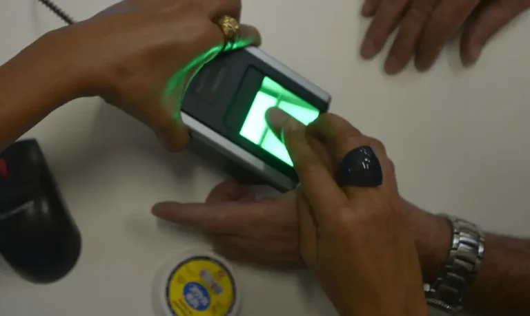 INSS alerta para golpes que usam informação falsa sobre biometria